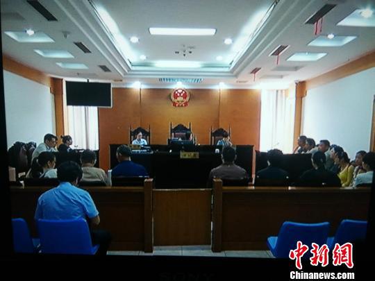 宣判现场 童法 摄