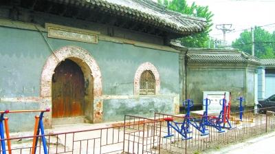 鼓楼西大街一带大石桥胡同的拈花寺山门