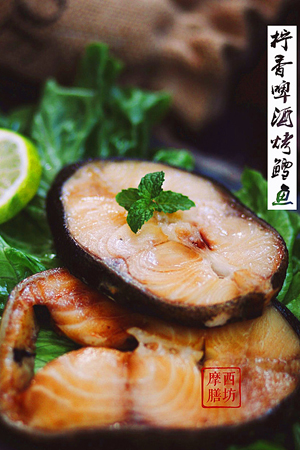 餐桌上的明星海鲜菜