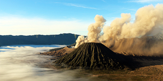 奔向蠢蠢欲动的火山