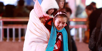 拖家带口回家过年