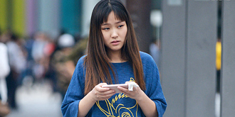 天凉美女依然不舍热裤