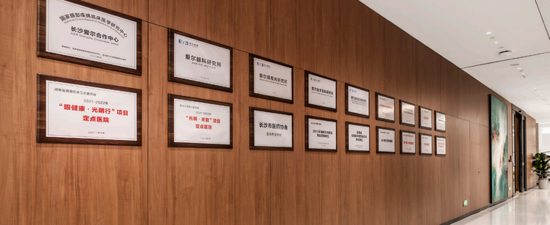 爱尔眼科营收净利“十四”连涨，陈邦：今年眼科行业有望正常增长