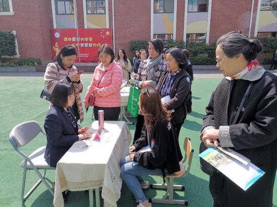 以“科技见长”的民办彭浦实验小学，将最有特色的课程和社团活动全部一一展示。作者 提供