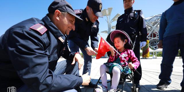 意大利警员在北京执勤