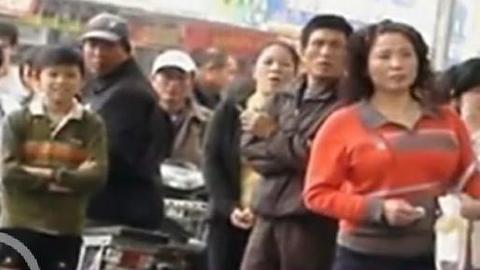 女司机雇人扇碰瓷者耳光的背后思考