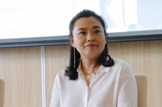 有趣的灵魂,《不装》的态度:王小柔新作继续传播快乐