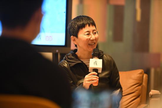 韩晓征发现刘庆邦对于笔下女性命运抱有的温暖同情(摄影:罗晓光)