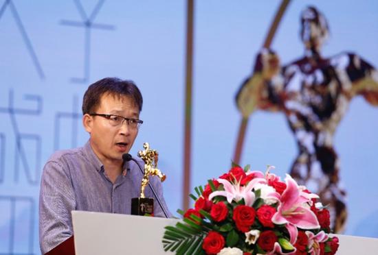李洱发表获奖感言  摄影:陈辉