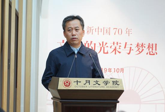 北京第二外国语学院文化与传播学院教授、著名文学评论家李林荣发言