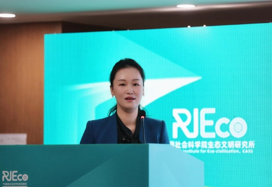 中国社会科学院生态文明研究室气候变化经济学研究室副主任禹湘介绍教材