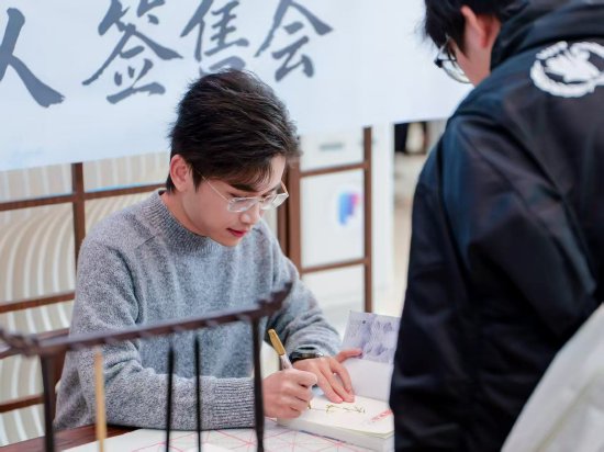 阅文设立起点读书“十万均订”荣誉墙：00后季越人卫冕