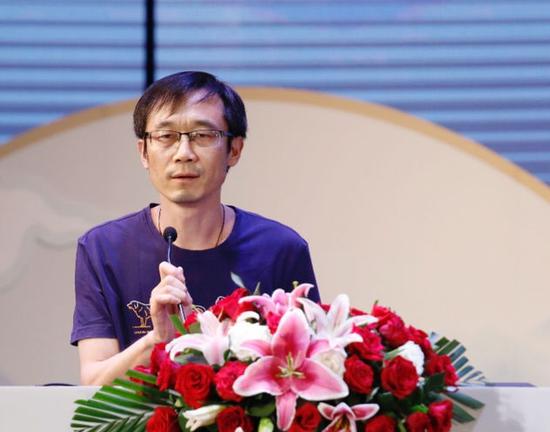 黄德海荣膺第17届华语文学传媒盛典“年度文学评论家” 摄影:陈辉