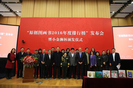 新浪读书排行_2019年中国网络文学排行榜发布:阅文9部作品入选三大榜单