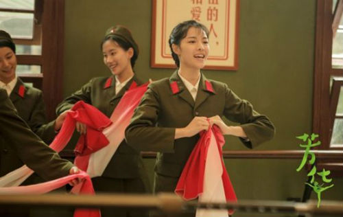 严歌苓新作《芳华》 致青春 冯小刚同名电影已