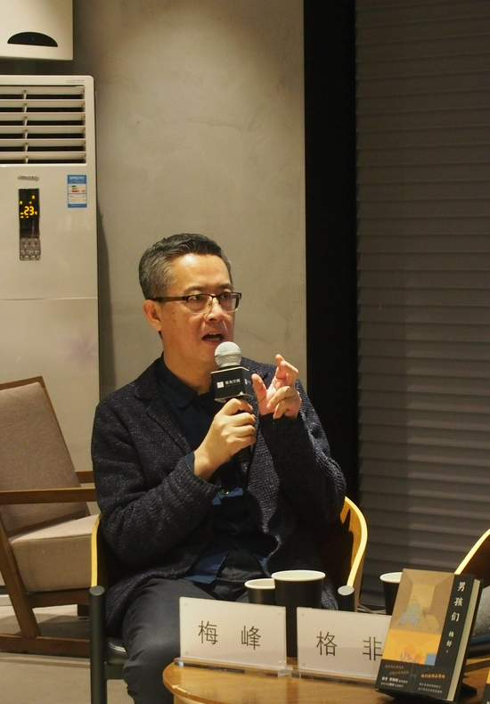 梅峰指出，从电影角度看，杨好曾经的学习训练在小说里留下了不一样的痕迹