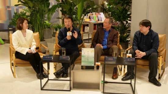 作家刘震云、黄怒波、刘汀围绕文学如何“出圈”展开对谈