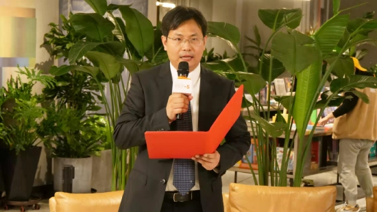 中国出版传媒商报社执行董事(社长)、党委书记、总编辑宋强介绍活动概况