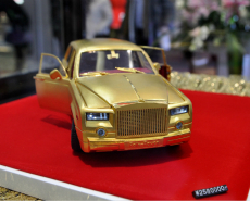 沈阳劳斯莱斯黄金模型车售价258万