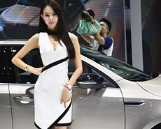 成都国际车展香车美女云集