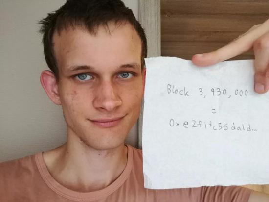 图1: Vitalik Buterin 和他的“牌子” (二)区块链与空间