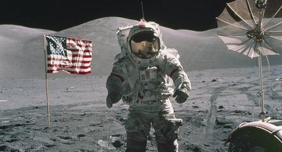 【美国副总统彭斯:美国将重返月球】美国副. 来