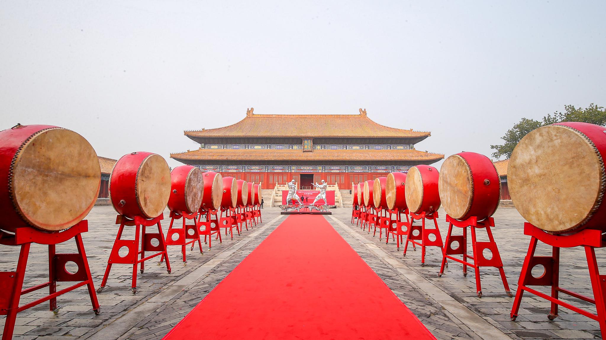 任哲个展开启青年艺术家世界行