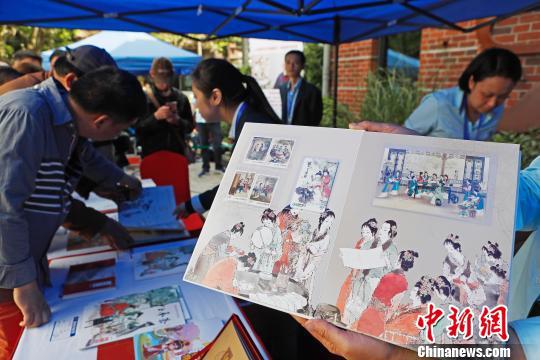 上海邮政在愚园路1107号弘基创邑国际园举行《中国古典文学名著——〈红楼梦〉（三）》特种邮票的首发仪式。　殷立勤　摄