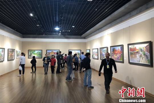 11月25日，“东亚文化之都·中日韩城市美术作品邀请展”在福建泉州开幕。　柯宁　摄