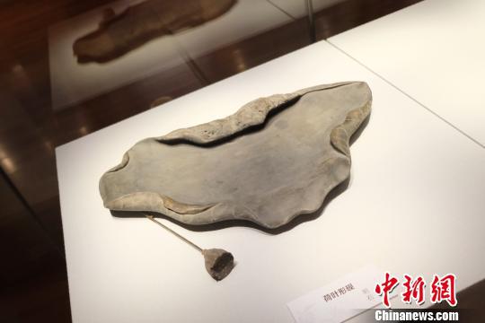 “翰池墨海——松江博物馆藏古砚精粹展”。 王笈 摄