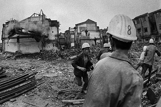 1988年，上海，吴淞区摘牌拆迁，该区与宝山县合并为宝山区。