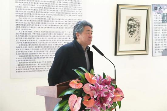 艺术家、中国艺术研究院副院长谭平主持开幕式