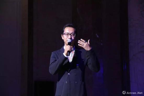 北京当代·艺术展现场开幕活动主持人:尤伦斯当代艺术中心副馆长尤洋