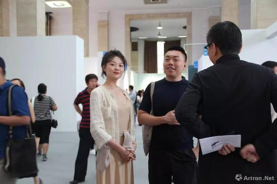 木木美术馆创始人 林瀚(右)、晚晚(左)