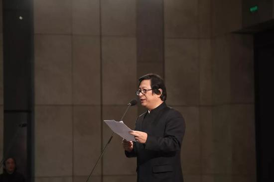 江苏省美术馆馆长徐惠泉在开幕式上致辞