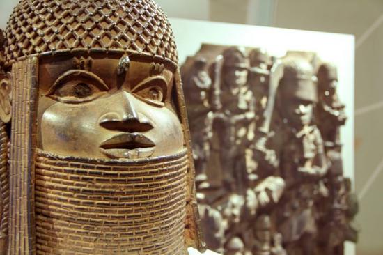 Exhibition view of “Looted Art? The Benin Bronzes” at MKG in Hamburg。