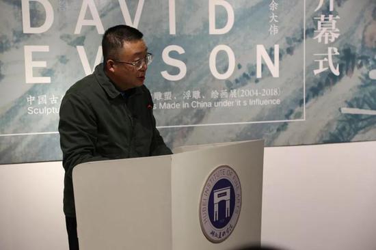 湖北美术学院党委副书记、院长许奋教授致辞并宣布展览开幕