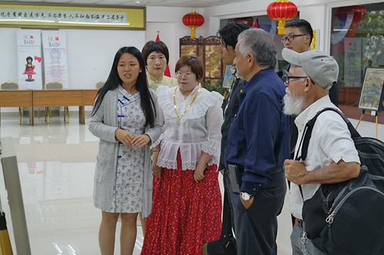 与巴拿马艺术学院师生交流