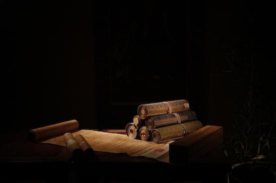 展览展出的四卷敦煌藏经洞的唐代写经长卷