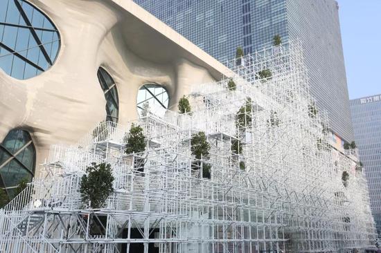 　由著名建筑师矶琦新设计的上海喜玛拉雅美术馆