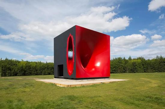 Anish Kapoor，Sectional Body Preparing for Monadic Singularity， 2015，P.V.C and steel，7.3 x 7.3 x 7.3m，Photo： Tadzio，© Anish Kapoor， 2019  All rights reserved