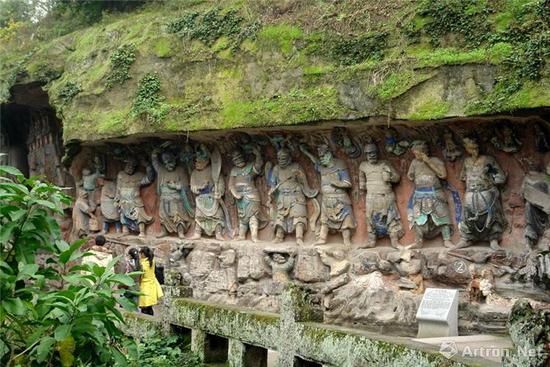 峭壁中的“大足石刻”（宝顶山造像群）