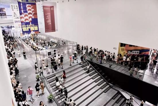 《WAVELENGTH:出厂设置》展览现场