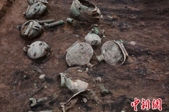 出土的铜器。陕西省考古研究院 供图