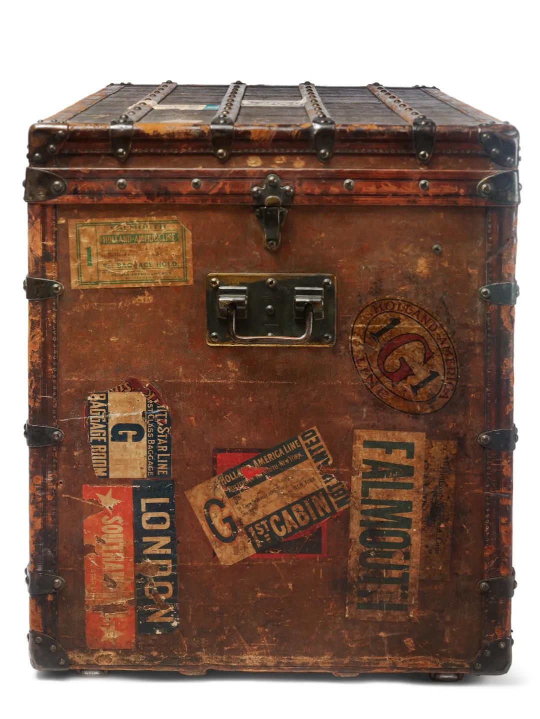 Louis Vuitton， Malle Haute trunk， c.1900， Paris ©️ Victoria and Albert Museum， London