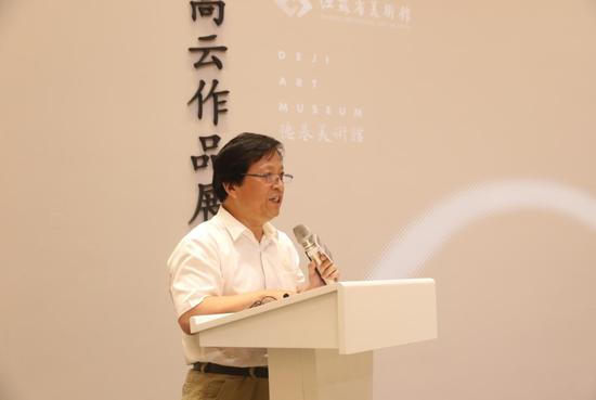 江苏省美术家协会副主席、江苏省美术馆馆长徐惠泉主持开幕式