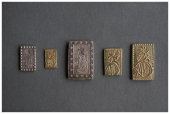 江户幕府时代货币:一朱银,二朱金,一分银,一分金,二分金(资料图)