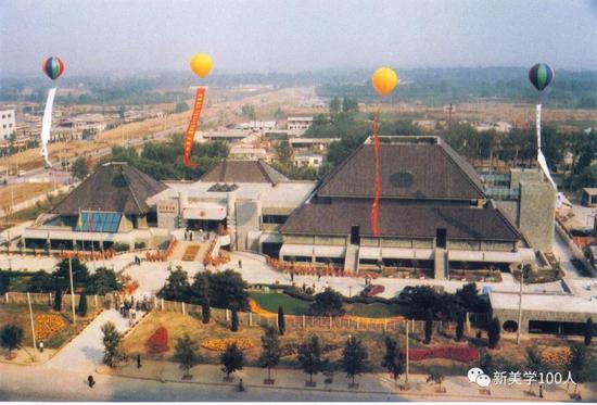 1991年,炎黄艺术馆落成开馆