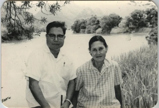 图-李骆公、穆东乔夫妇在桂林 1980年代