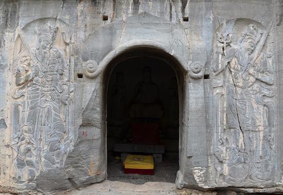 安阳宝山灵泉寺大住圣窟门。